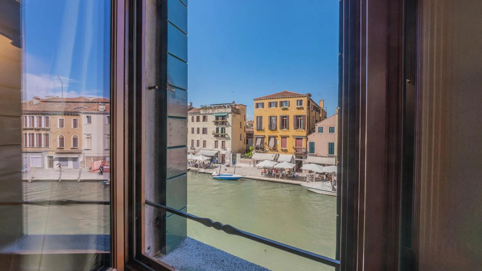 Casa Virginia Direct At The Canal Cannaregio With Own Roof Terrace Venice