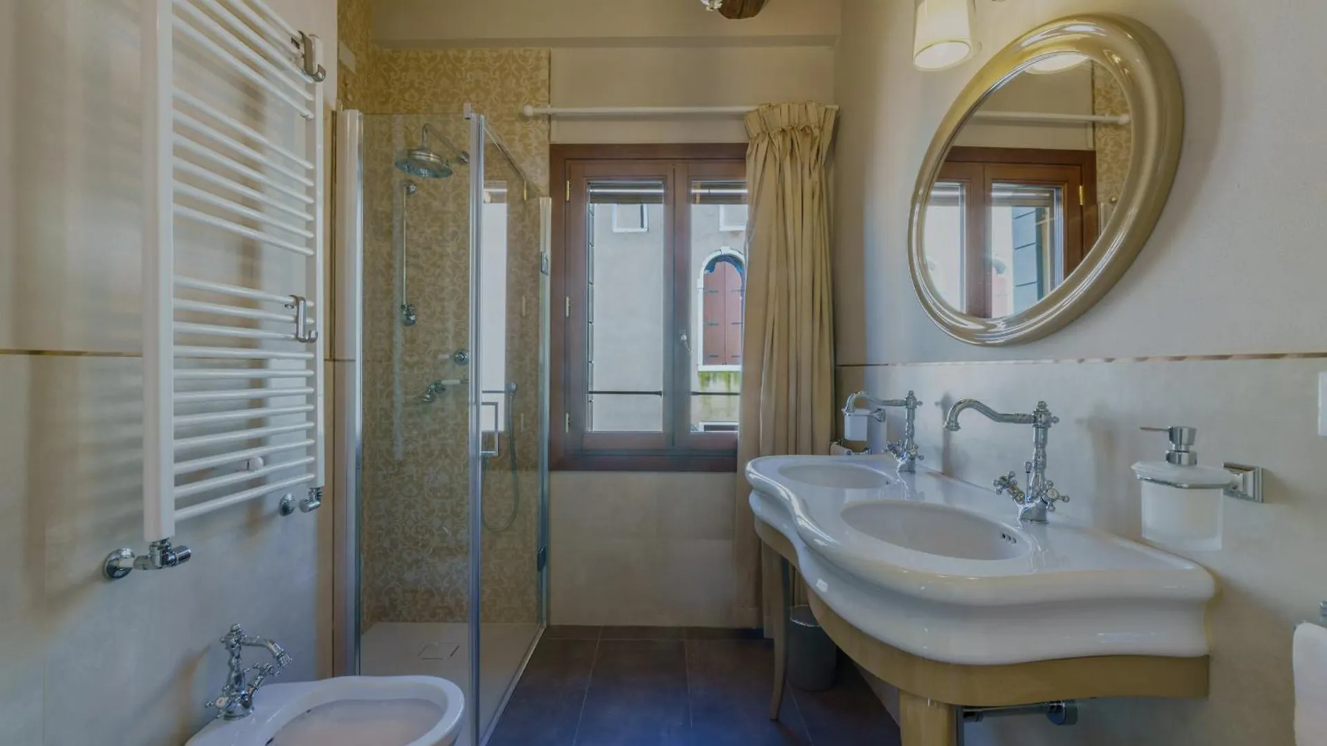 Casa Virginia Direct At The Canal Cannaregio With Own Roof Terrace Venice
