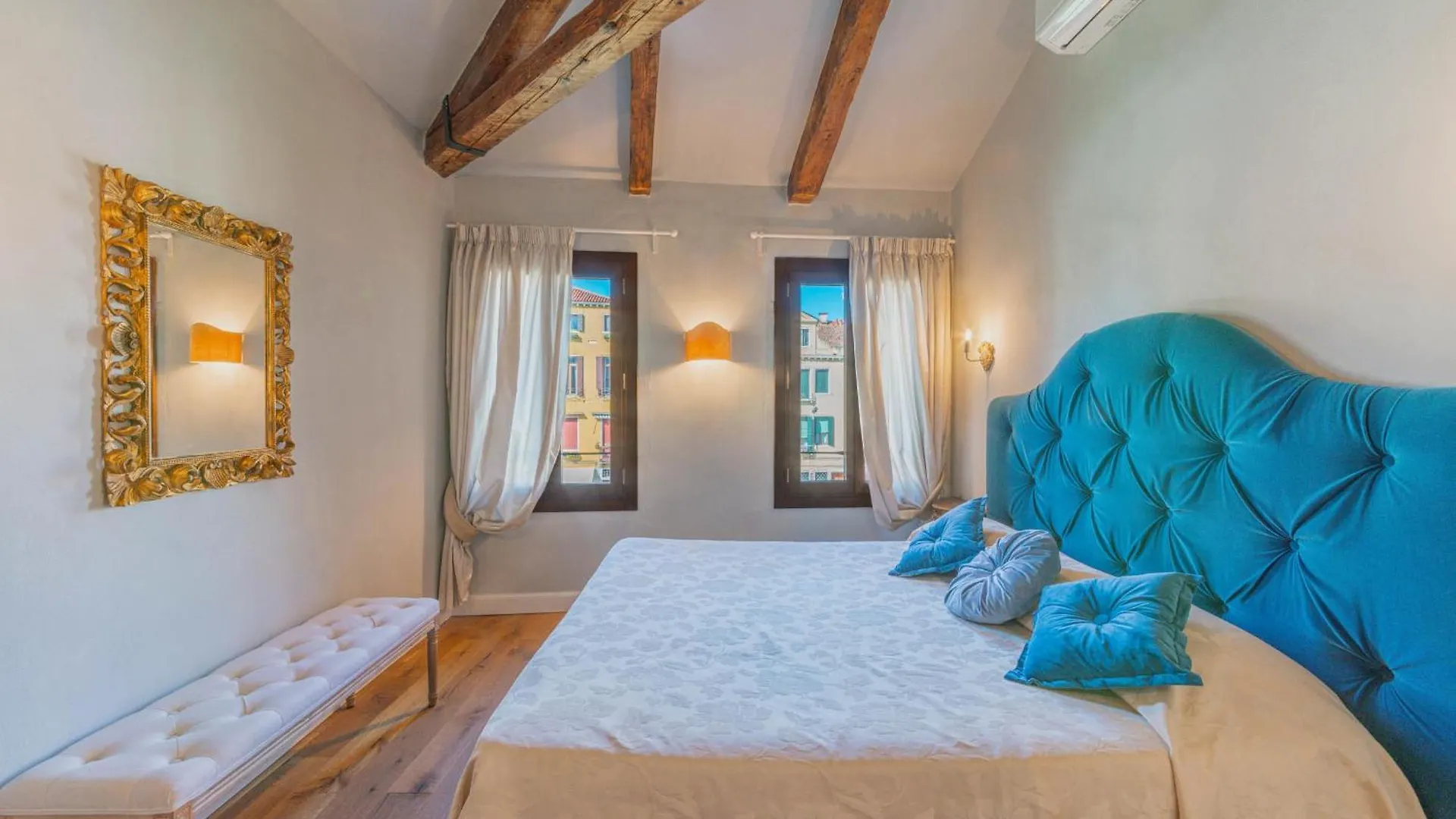 Casa Virginia Direct At The Canal Cannaregio With Own Roof Terrace Venice Italy