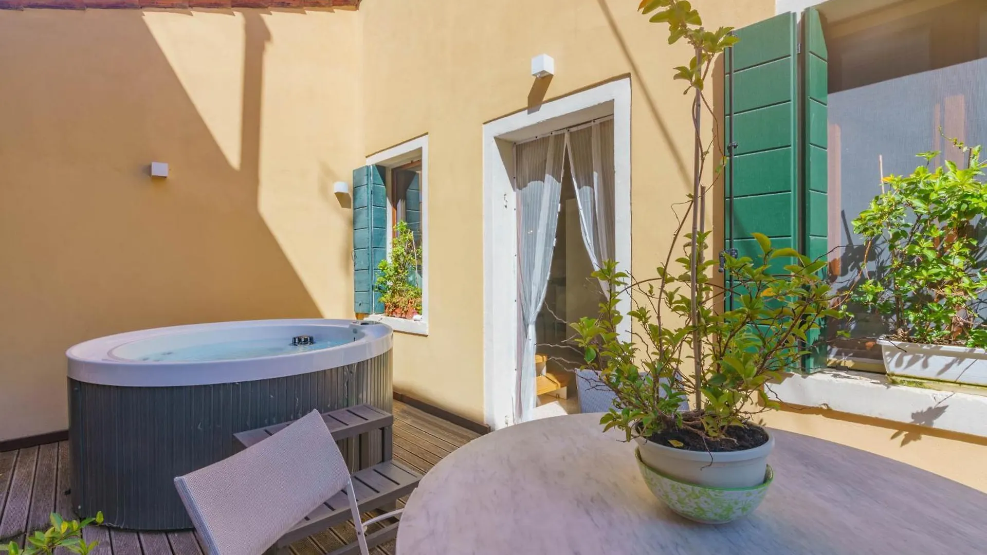 Casa Virginia Direct At The Canal Cannaregio With Own Roof Terrace Venice Apartment
