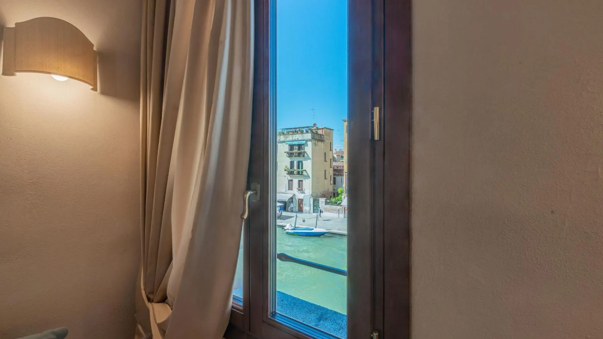 Apartment Casa Virginia Direct At The Canal Cannaregio With Own Roof Terrace Venice