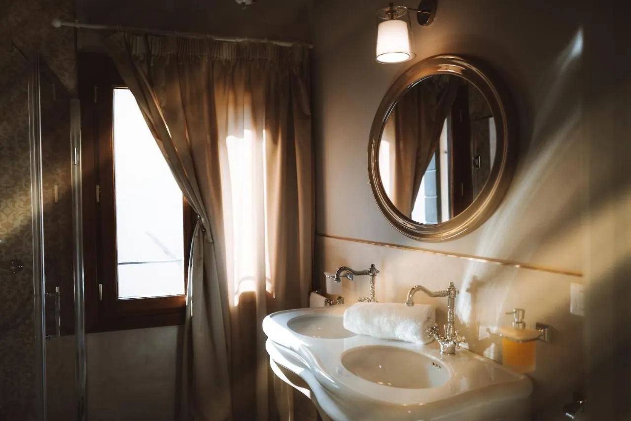 Casa Virginia Direct At The Canal Cannaregio With Own Roof Terrace Venice Apartment