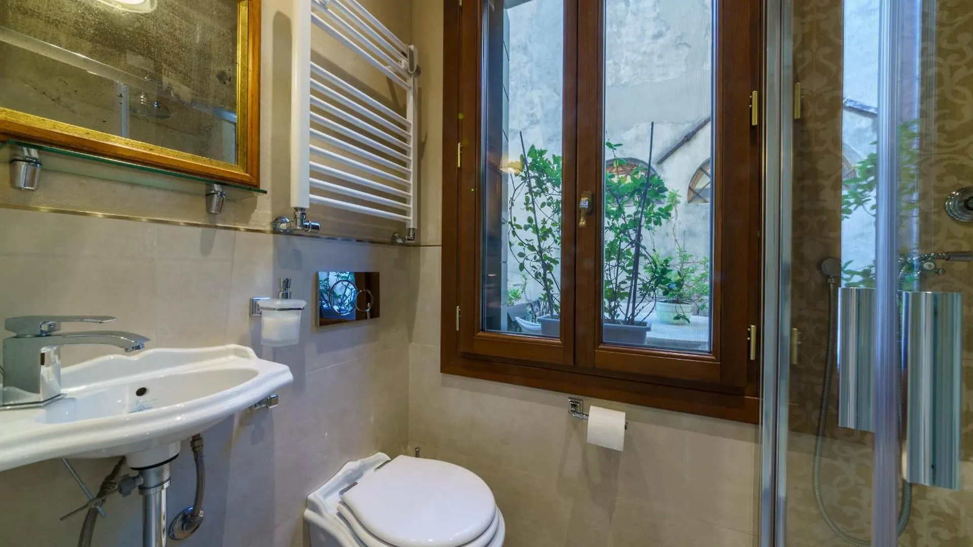 Casa Virginia Direct At The Canal Cannaregio With Own Roof Terrace Venice Apartment